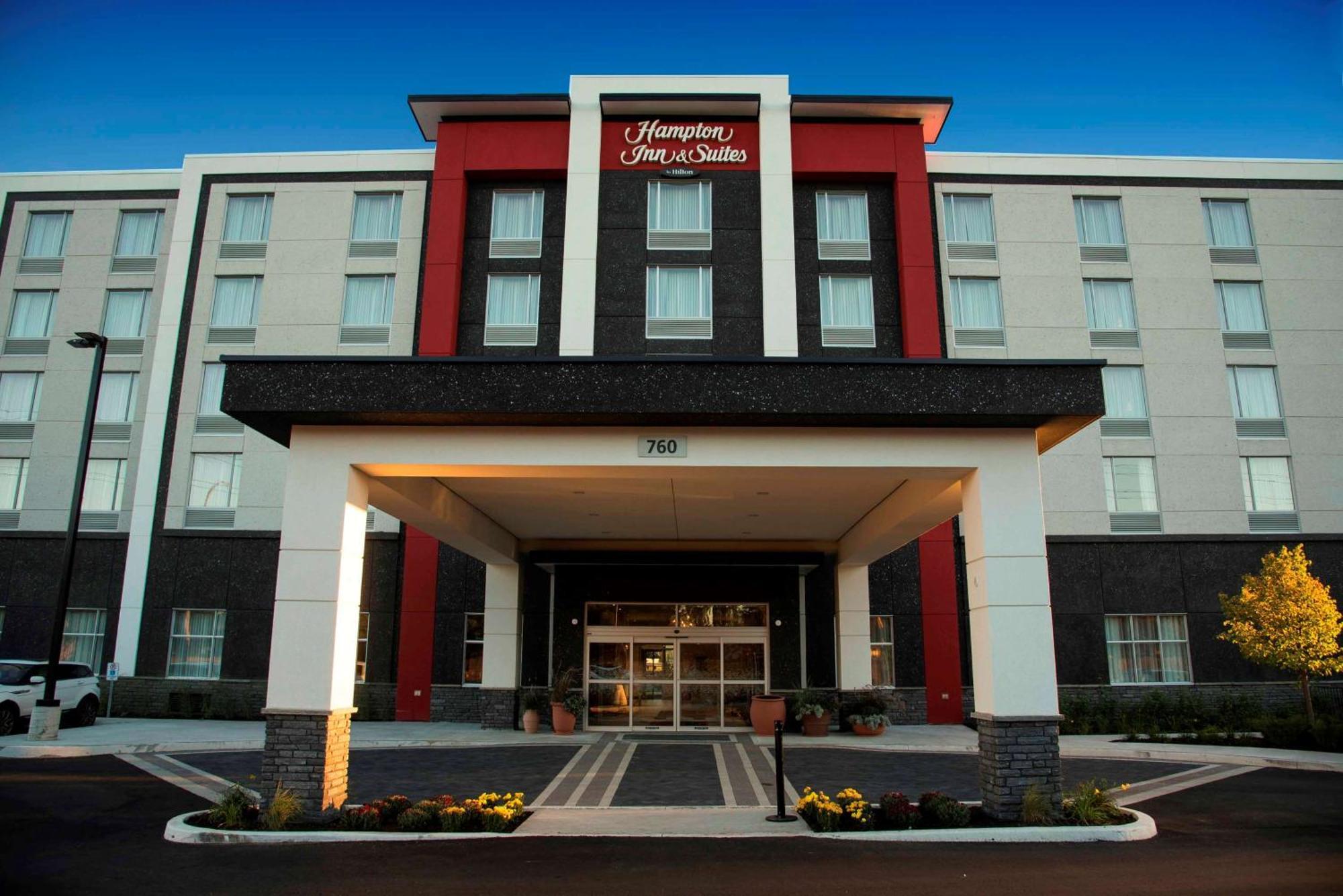 Hampton Inn & Suites By Hilton Thunder Bay Exterior photo